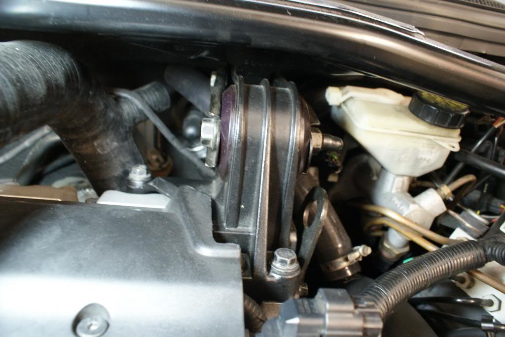 Volvo S60R engine mount