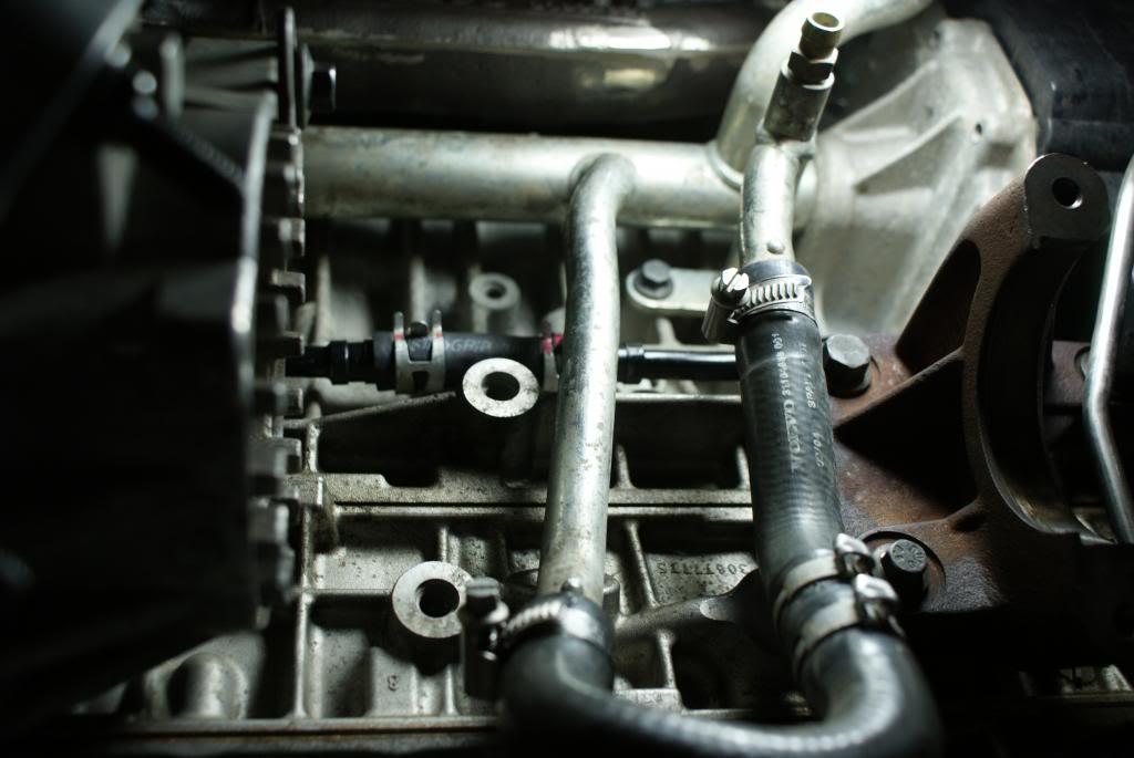 Volvo S60R oil line