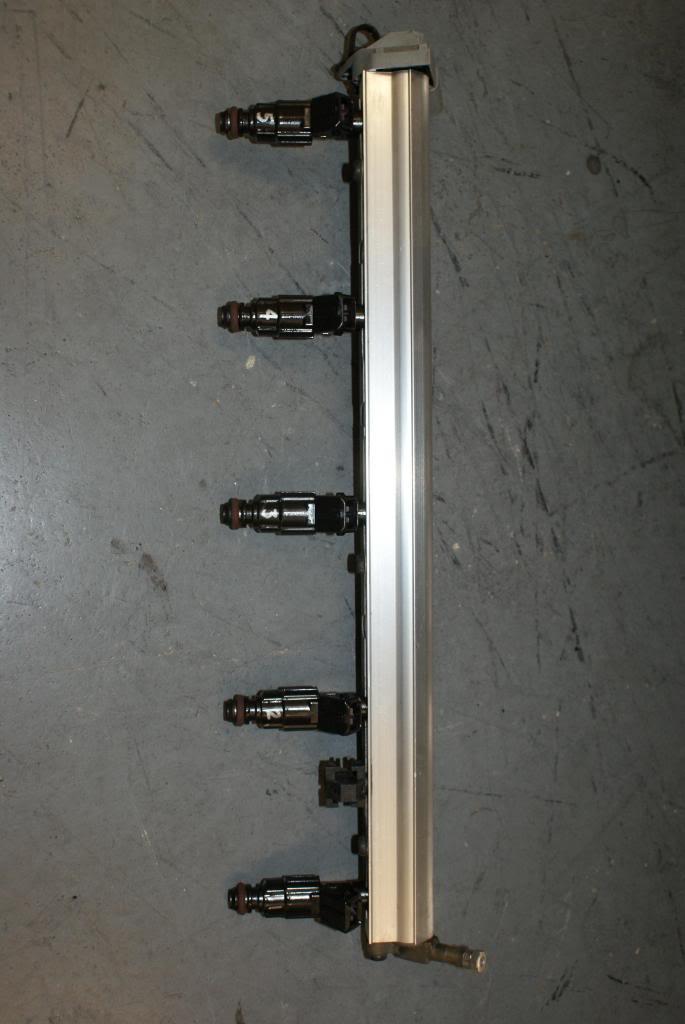 Volvo S60R fuel rail