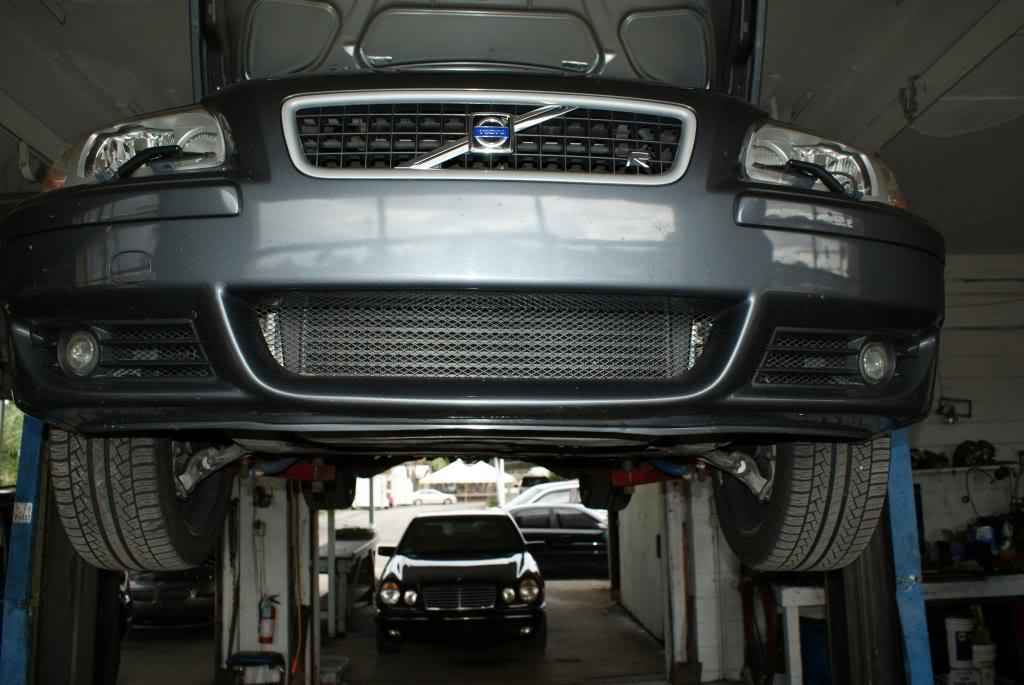 Volvo S60R front lift