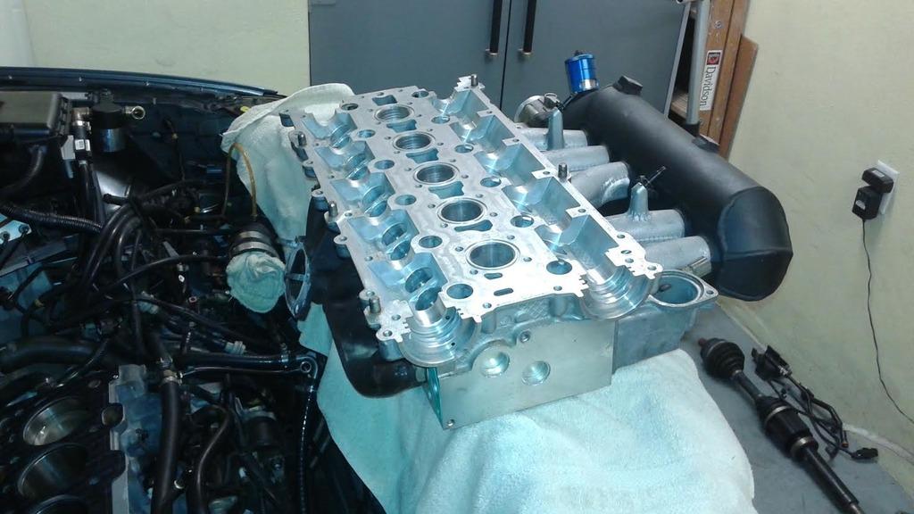 Volvo S60R head