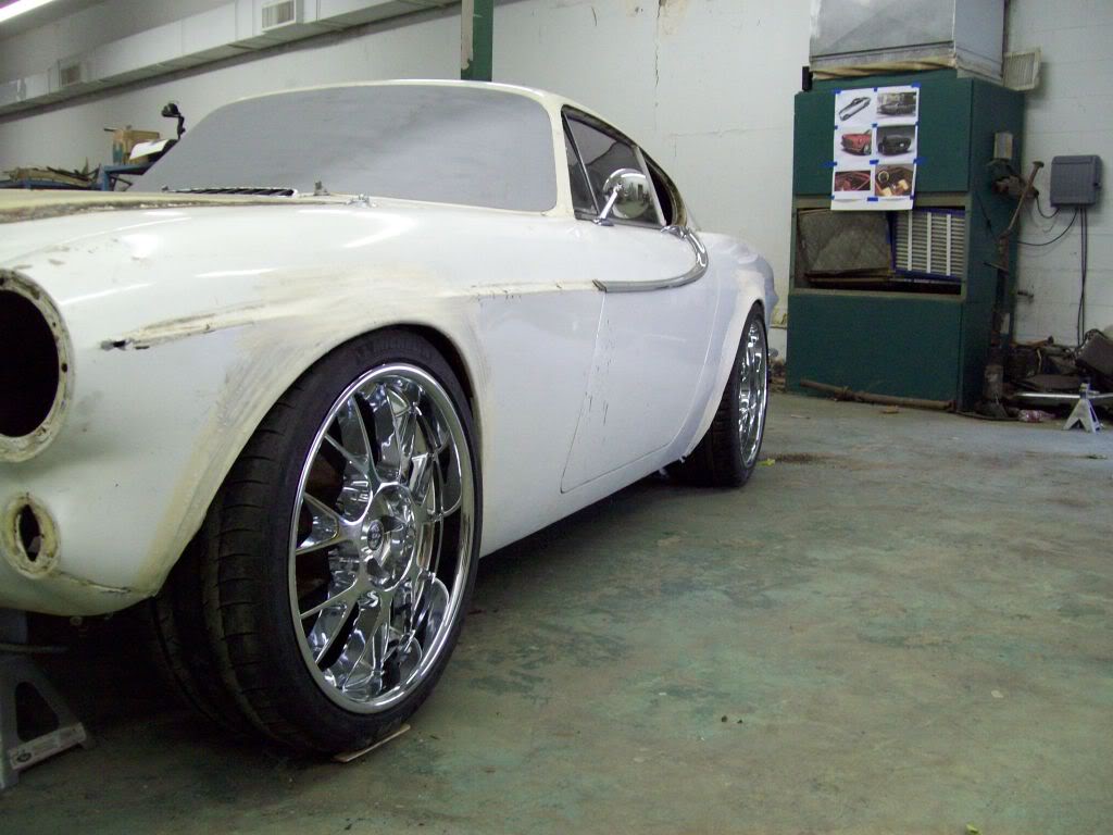 Volvo P1800 stance