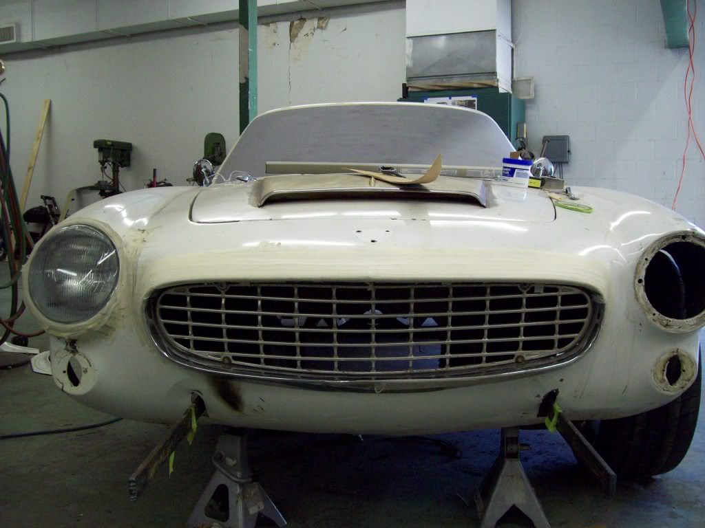 Volvo P1800 grill