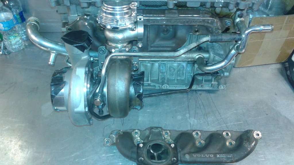 Volvo engine turbo side