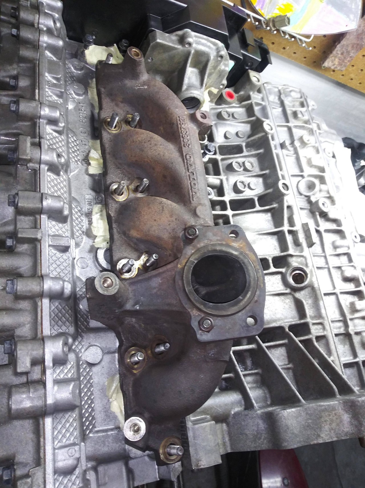 Volvo exhaust manifold